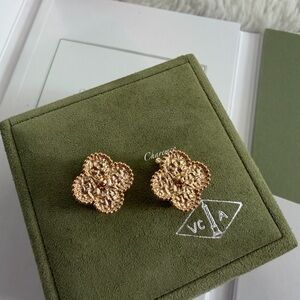 NEW! RARE✨Van cleef arpels VCA 18K YG Vintage Hammered Alhambra Small Earrings